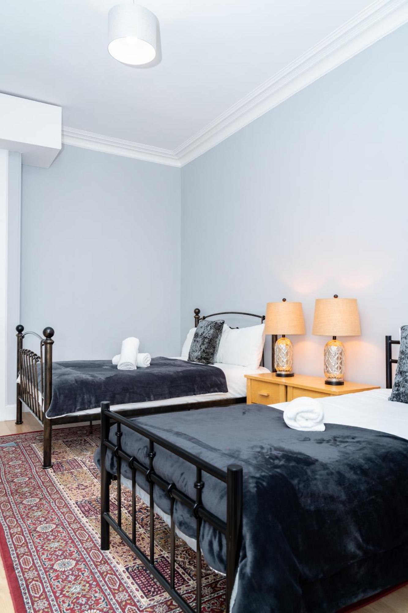 3br Next To Stadium Near Airport Sleeps 7 Apartment