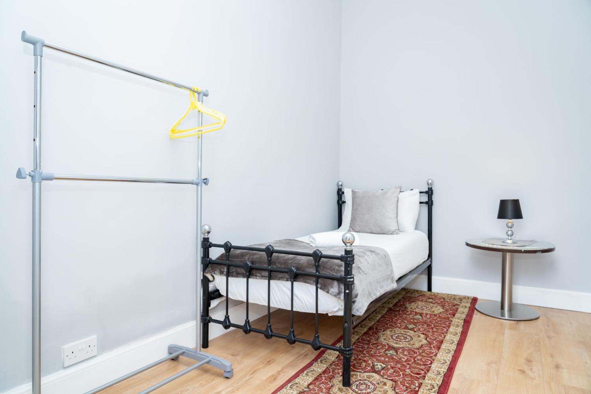 3br Next To Stadium Near Airport Sleeps 7 Apartment Edinburgh